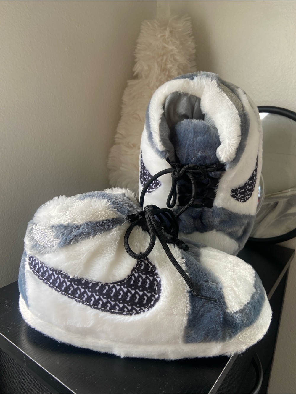 LAPRBY Sneaker Slippers Non Slip Sole Indoor House Plush Slippers Unisex Indoor